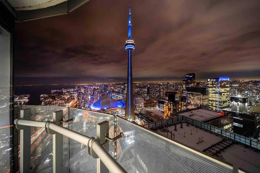 Signature View Of Cn Tower In Lux Toronto Condo Kanada