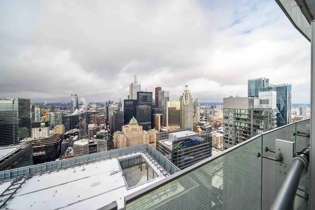 Apartment Signature View Of Cn Tower In Lux Toronto Condo